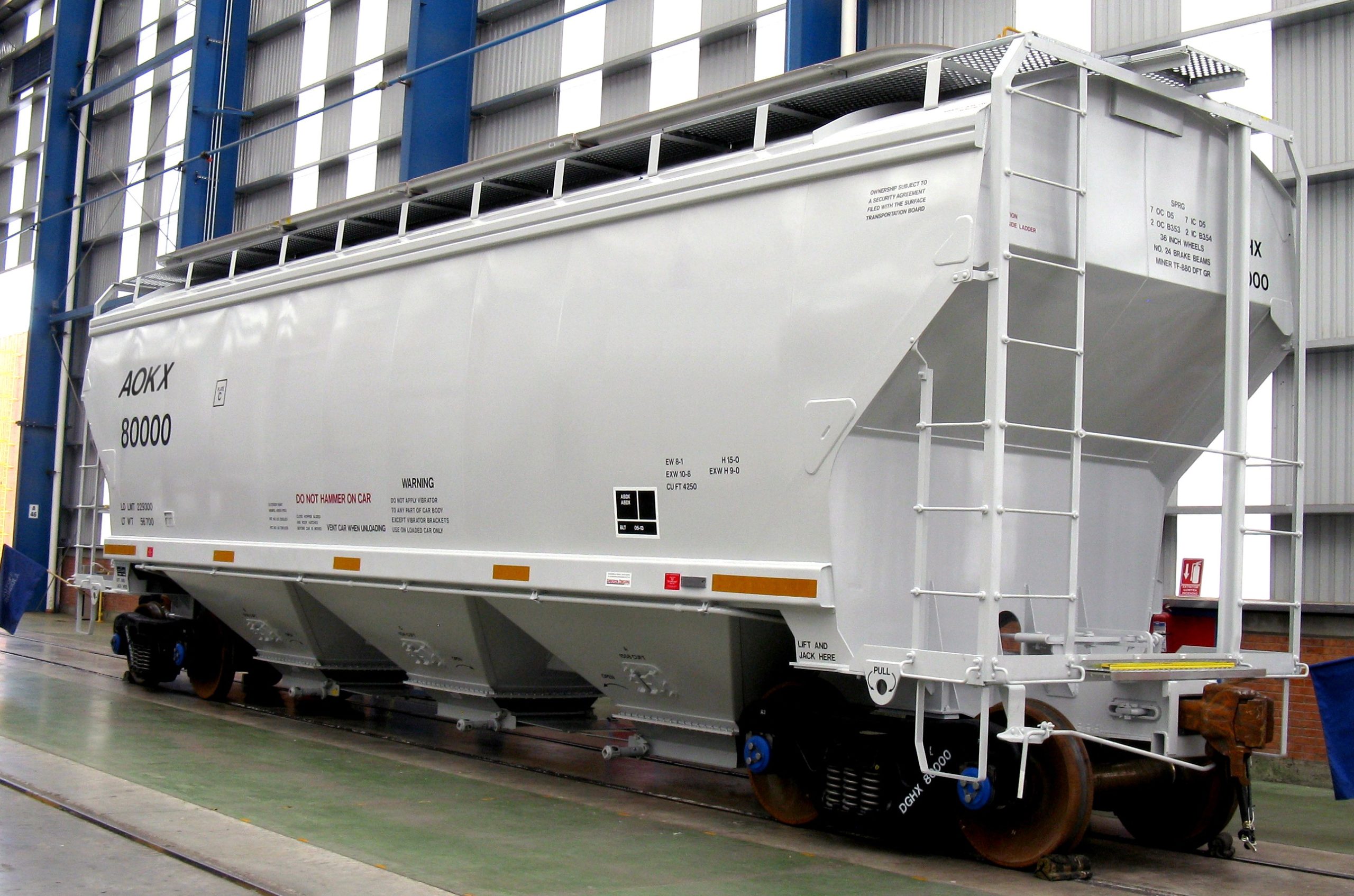 4250 CU. FT. Soda Ash Covered Hopper